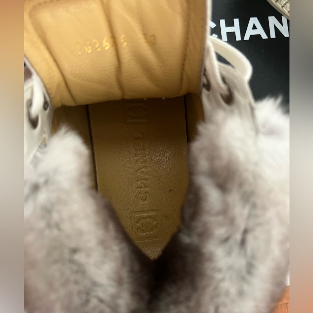 Vintage Chanel boots sneakers Italy size 38 real Fur Rare white Gray - Picture 6 of 12